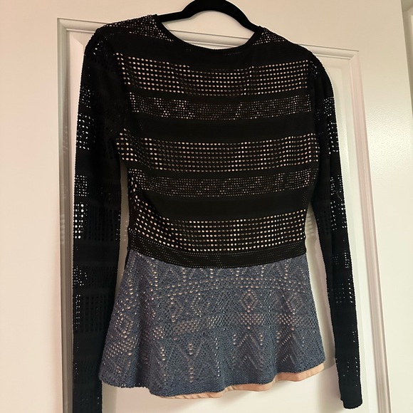 Women's Black and Gray Geometric Top - Picture 4 of 4